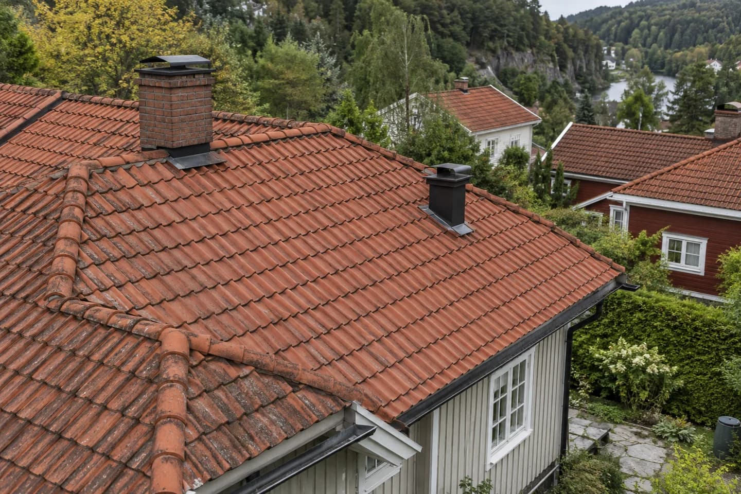 Illustrasjon: Boligtak i omgivelser inspirert av Bærums Verk
